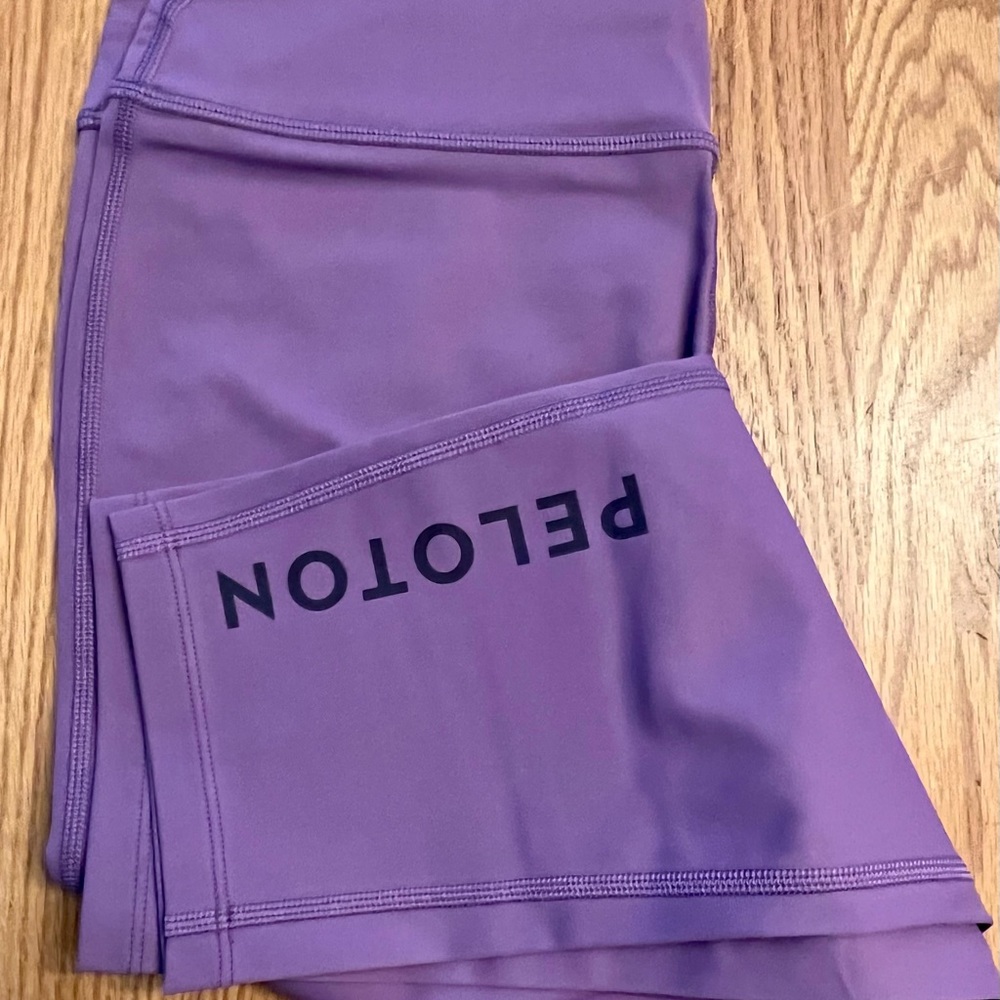 NWT Peloton Capri Purple L